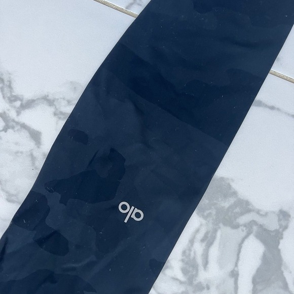 Alo Yoga High-Waist Airlift Leggings black camo size small - Picture 6 of 7